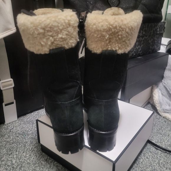 CHANEL SUEDE SHEARLING-LINED BOOTS 08A - Picture 3 of 5